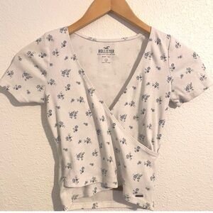 Hollister Y2K Women's Short Sleeve Baby Tee Wrap Top - White and Blue Floral